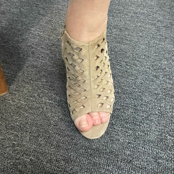 Size 8 - Picture 7 of 7